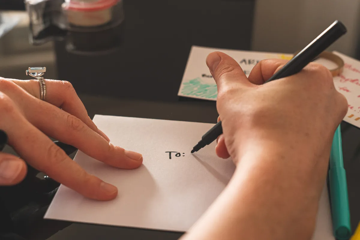 Cách viết thư mời lễ tốt nghiệp đơn giản, Penci có công cụ AI hỗ trợ viết thư mời siêu nhanh